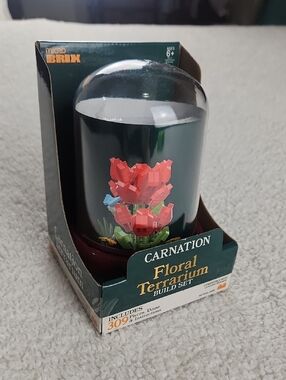 Micro Brix Carnation Floral Terrarium Build Set - Red Carnations
